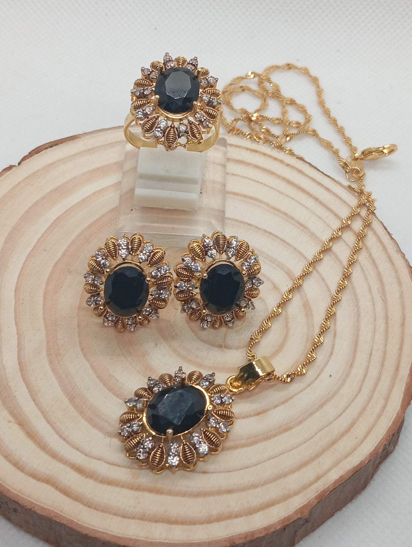 Extravagant 3 Colors | 22k Gold plated Premium locket set |Hand carved | 59F