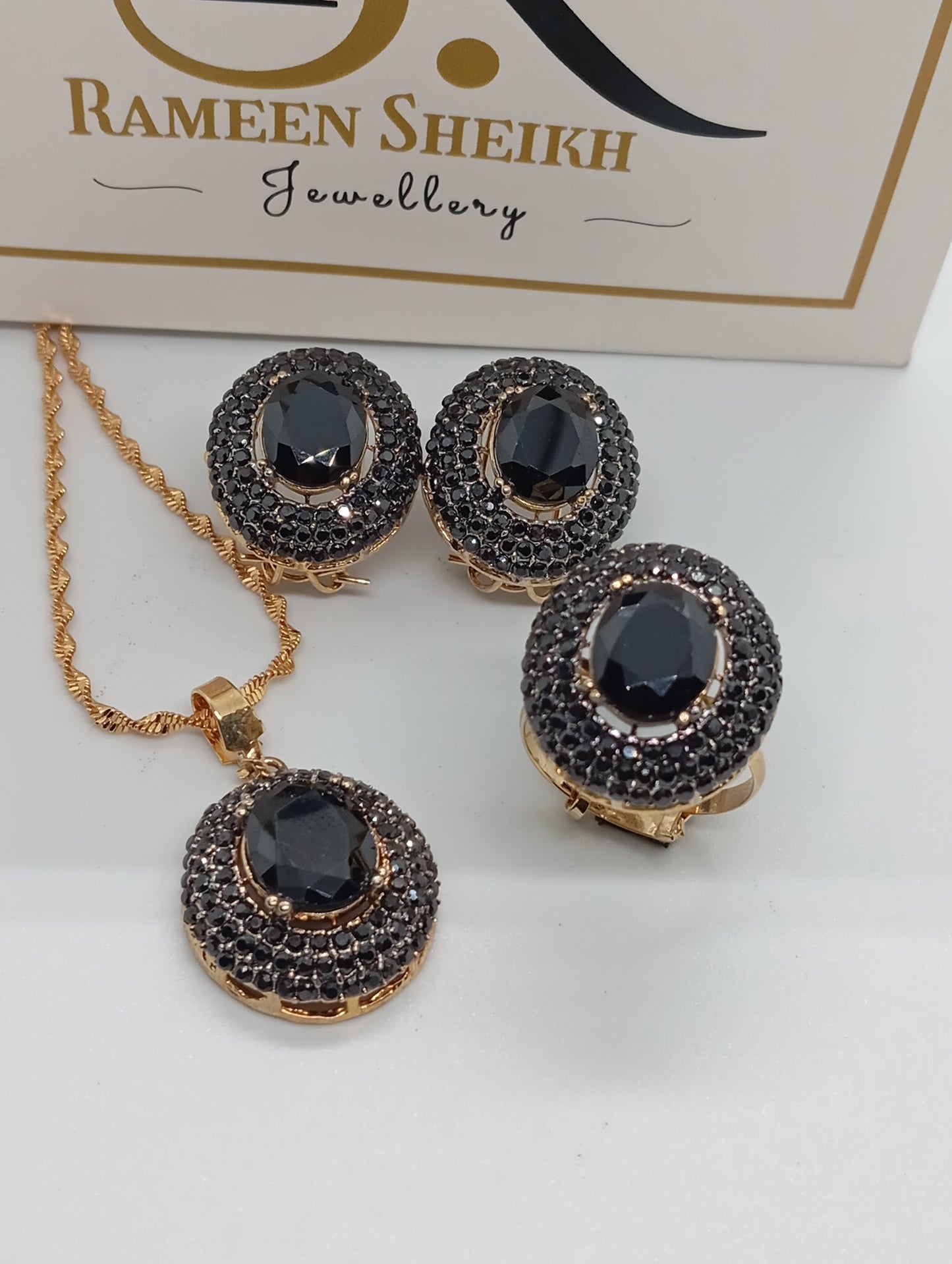 Luxurious | 5 Colors | 22k Gold plated Premium locket set with stones |Hand carved | 606F