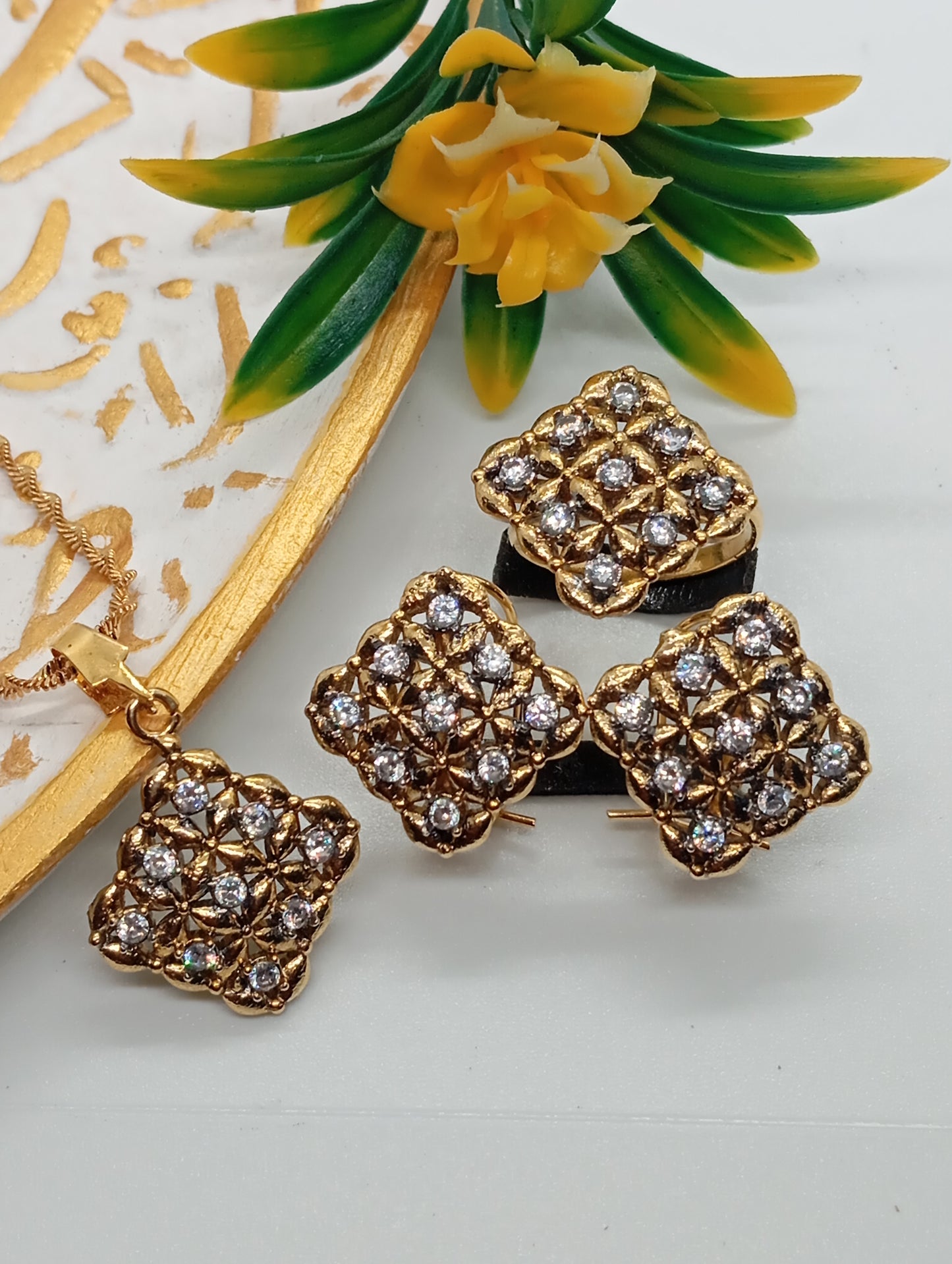 Lavish | Premium Diamond Cut Zircon Locket Set  |22K Gold Plated| RS-793