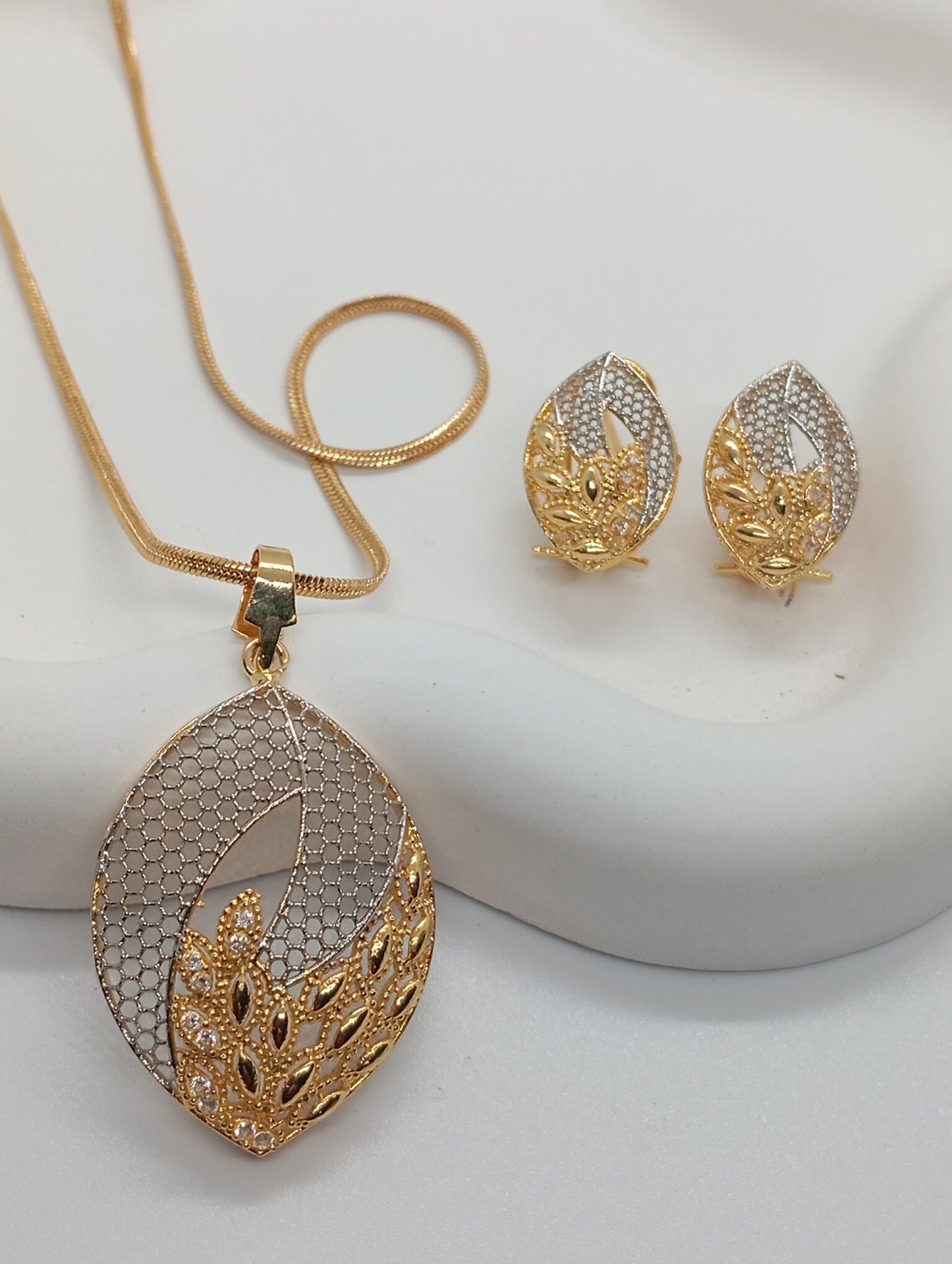 Delicacy | Premium Diamond Cut Zircon Locket Set  |22K Gold Plated| RS-7963