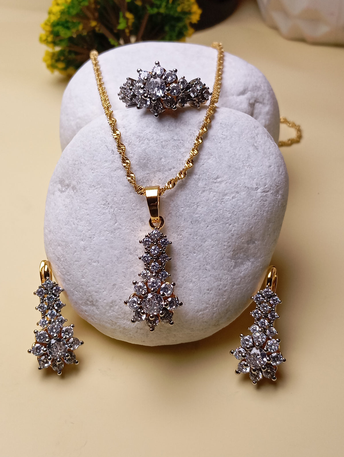 Blazing |Premium Diamond cut Zircon set, 22 k gold plated k56